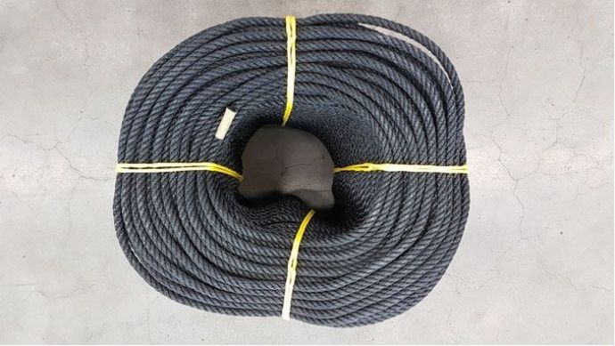 Obvodové lano PE 6 mm, vpletené do sítě, černé