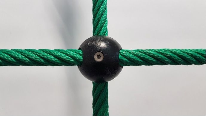 Šplhací síť Herkules PES 16 mm, oko 40 cm, plastové koule, zelená