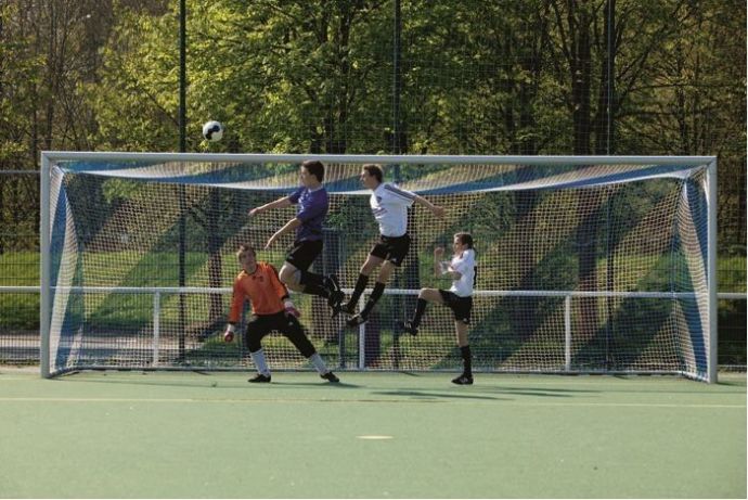 Futbalová bránková sieť PP 3 mm, 2 farebná, hĺbka 2,0 x 2,0 m
